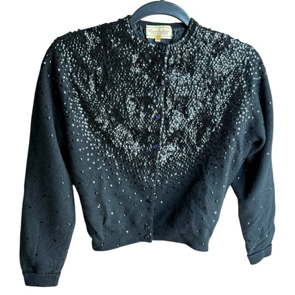 VINTAGE 1950’s Lambs Wool Hand Beaded Button Sweater - Picture 2 of 8